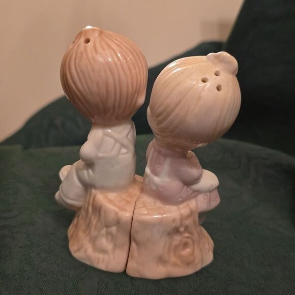 1993 Precious Monents Boy Girl on Stump Salt Pepper Shakers 4 in tall - Picture 5 of 8